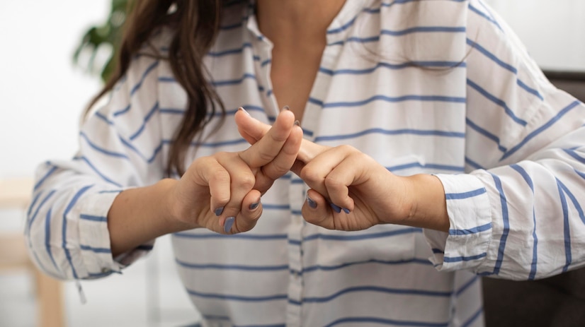 Qual é a importância da tradução e interpretação em Libras na quebra de barreiras comunicacionais?